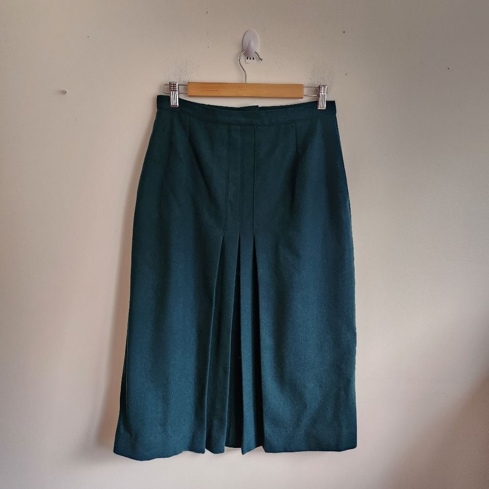 Vintage 90’s green pleats skirt, 100% wool. Bretton Place brand. Made in USA.